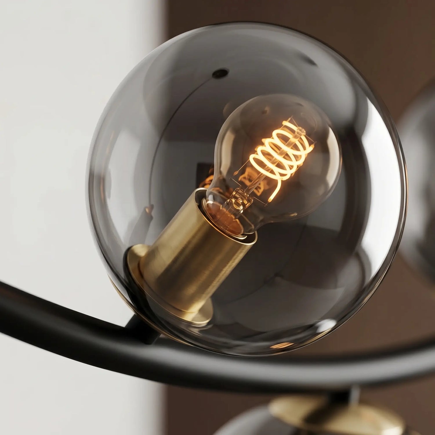 Lustres vintage industriels : l'âme brute des ateliers