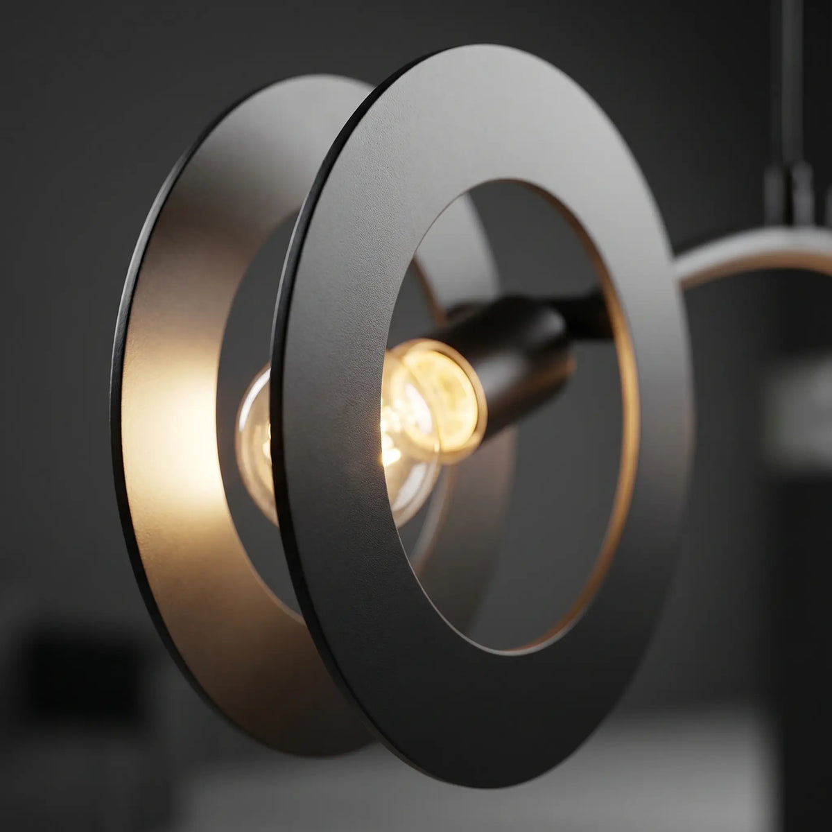 suspension design arco acier noir mat vue macro