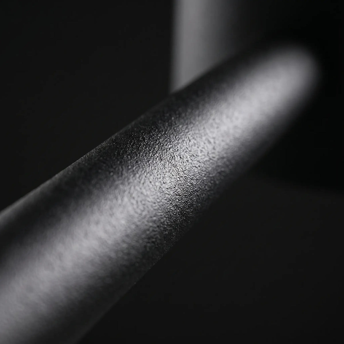 plafonnier noir mat 6 feux acier design vue macro