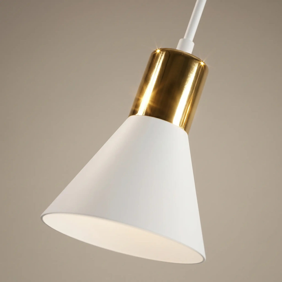 suspension trois têtes coniques blanc doré vue cacro