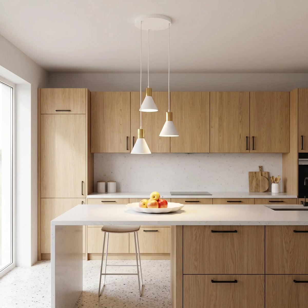 suspension trois têtes coniques blanc doré cuisine moderne