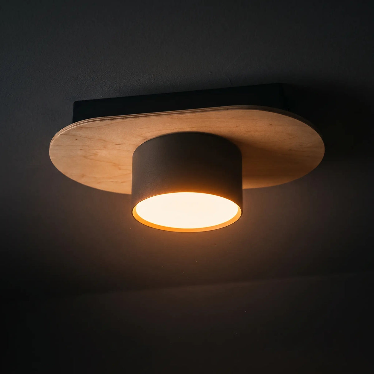 Plafonnier DISK – Lustre Scandinave Bois ambiance nocturne