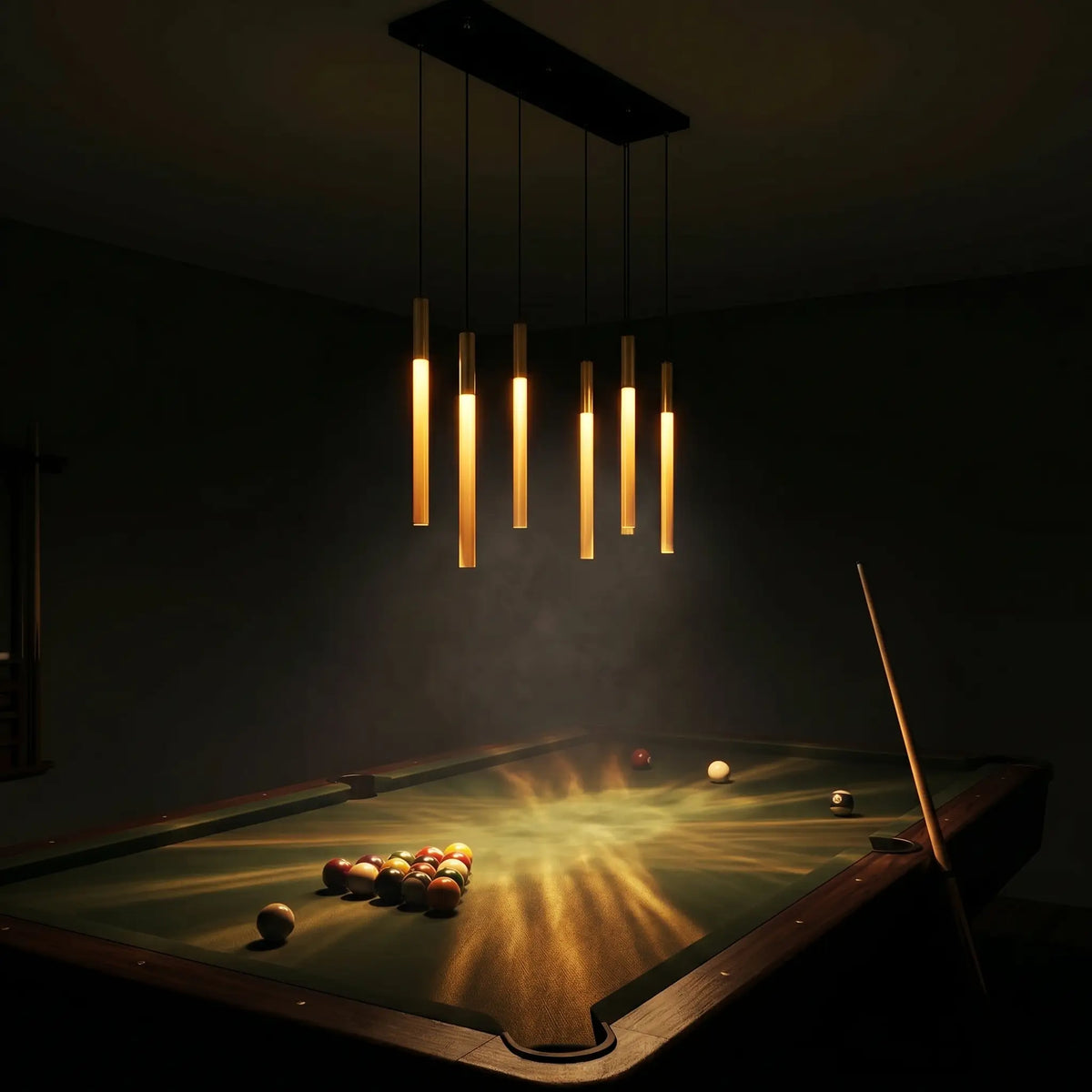 Lustre billard ÉCLAT allumé lumière ambrée soirée