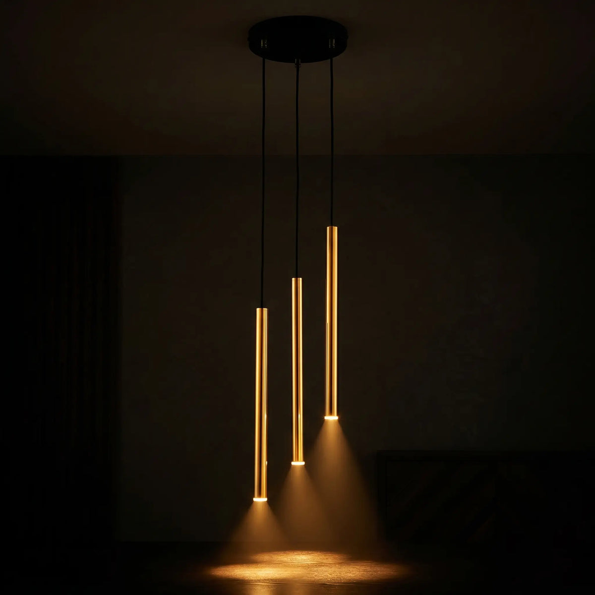 Suspension FLÛTE 3 tubes dorés wide ambiance chalereuse