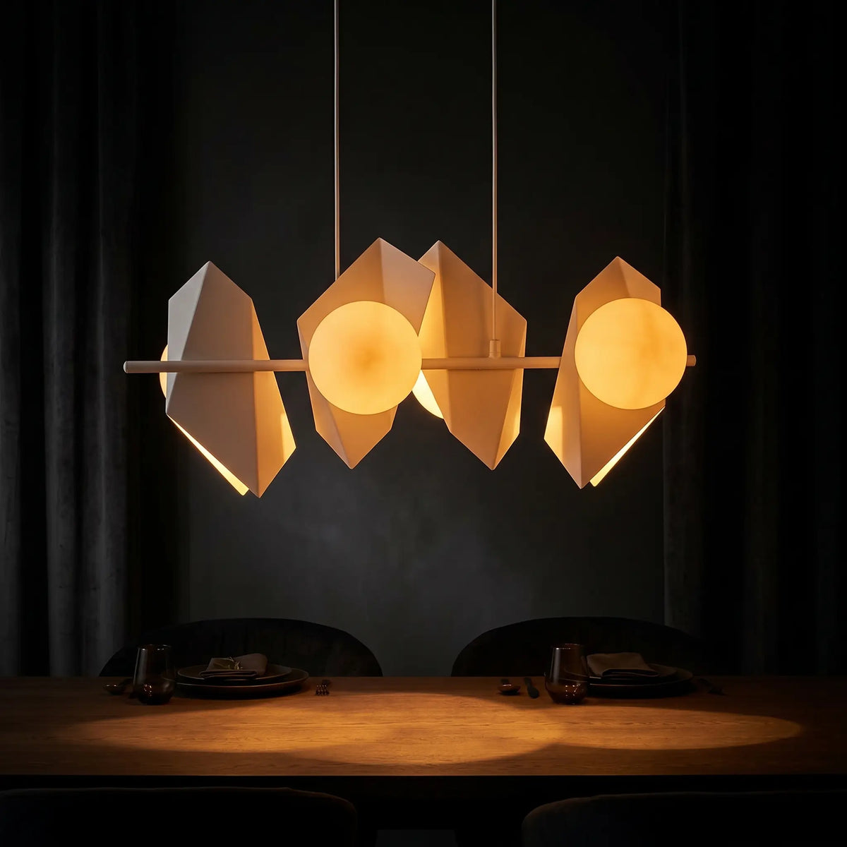 Suspension GIVRE – Lustre Blanc | L'Atelier du Lustre ambiance sombre