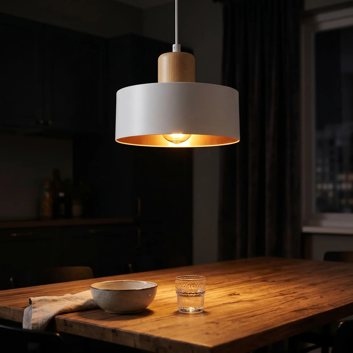 Suspension HALE – Luminaire Bois ambiance nocturne