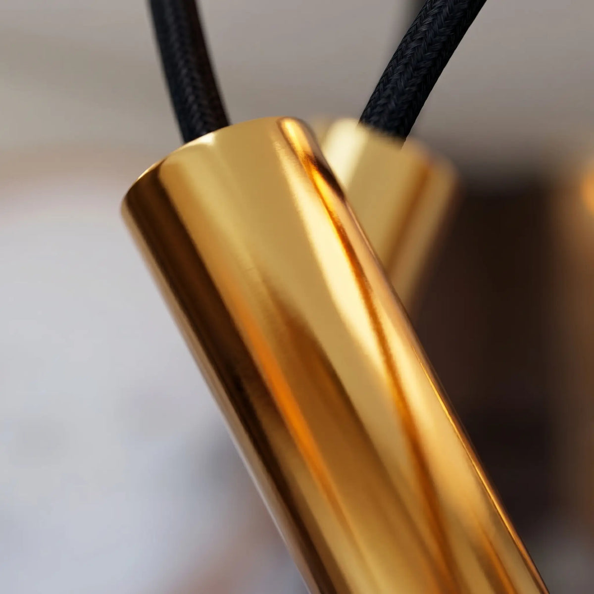 Suspension LANCE – Suspension Dorée  vue macro