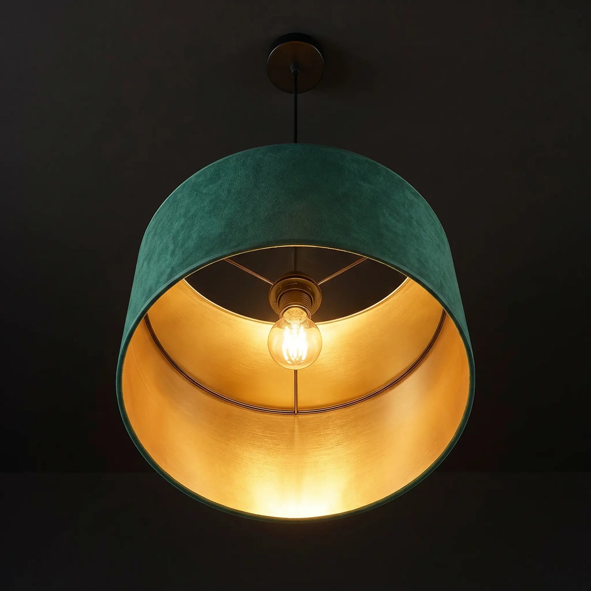vue dessous lustre velours vert intérieur doré