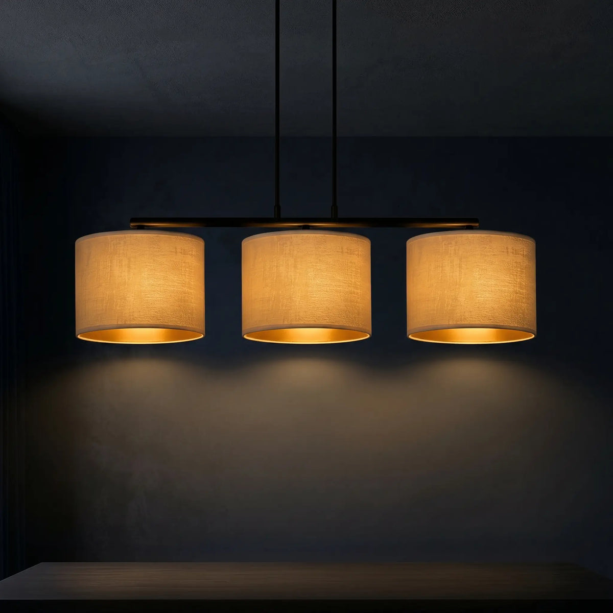 suspension rampe 3 feux tissu blanc allumée lumière dorée