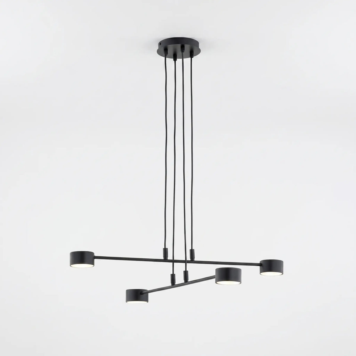 Lustre design salon acier noir mat 4 feux NOCTE fond blanc studio
