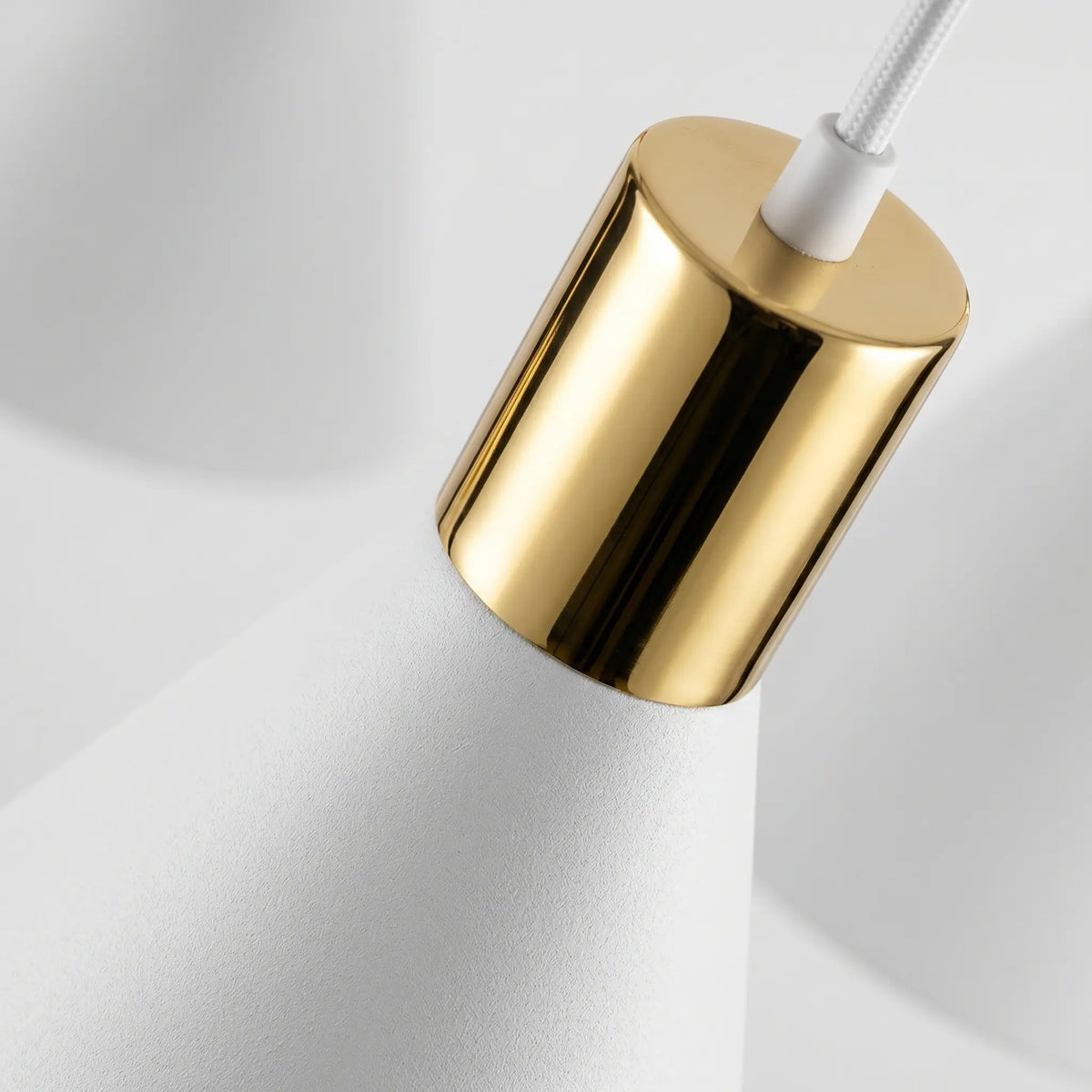 Suspension ONDE – Luminaire Noir vue macro