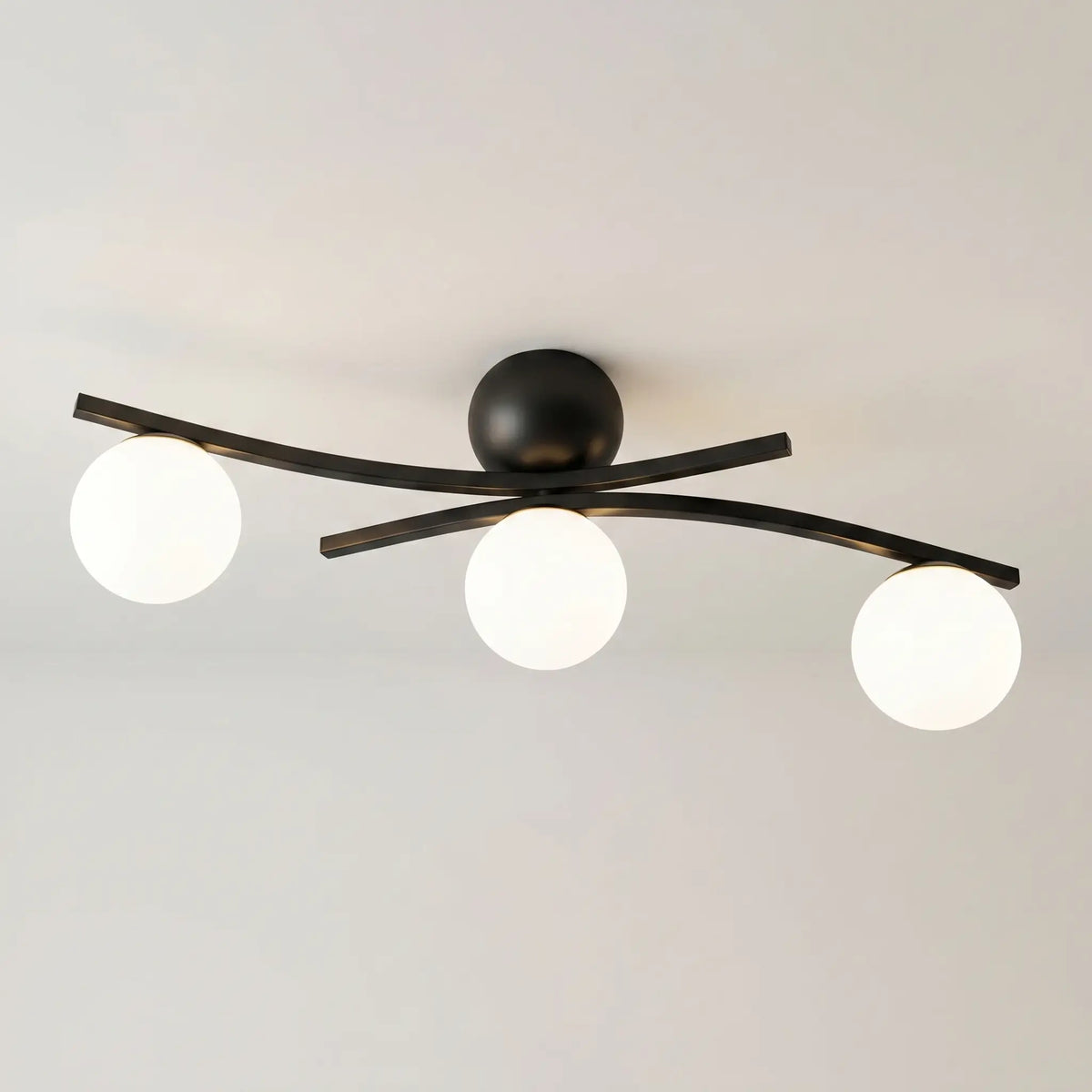 Plafonnier ORBE 3 globes opalin noir mat 84cm