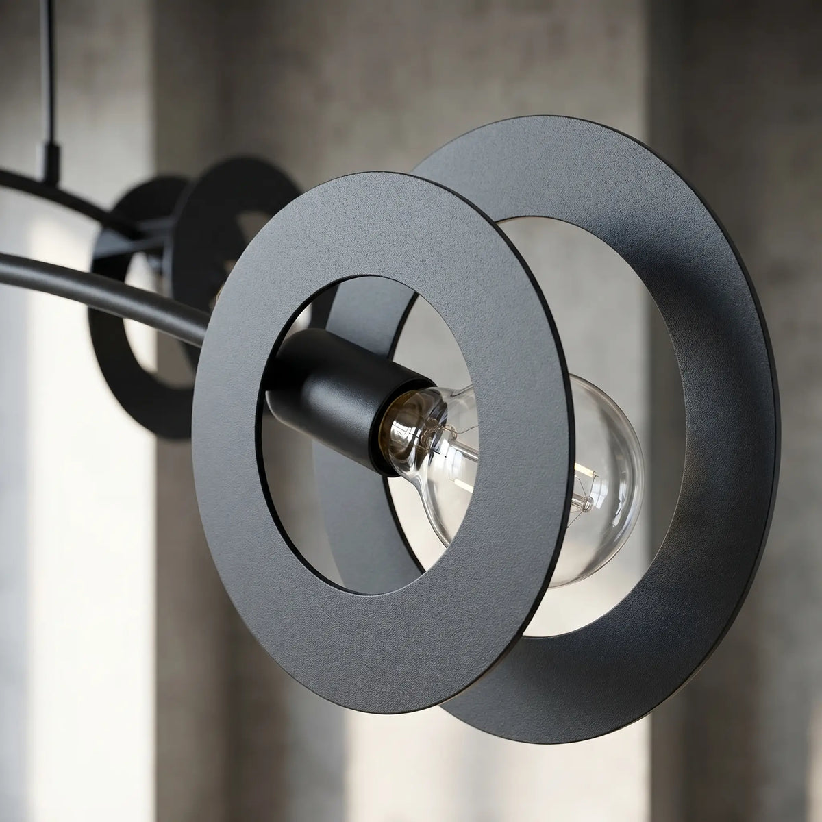 lustre design salon 4 feux acier noir disques vue macro