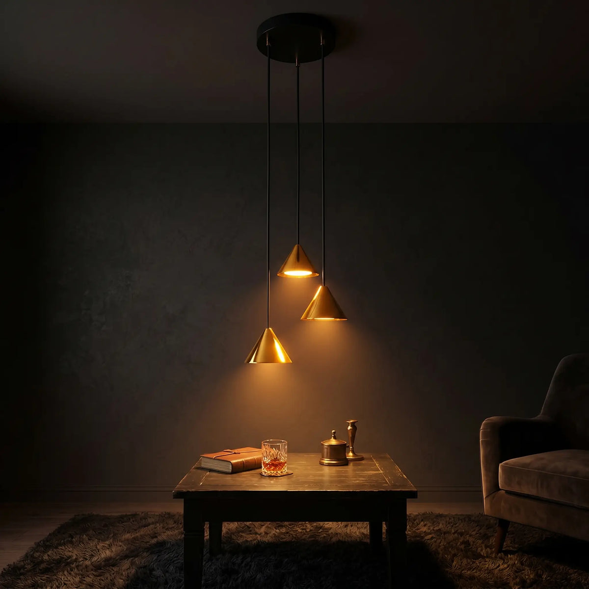 lustre industriel tri feux conique or ambiance nocturne