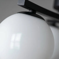 Plafonnier 4 Globes Opalin Salon Noir