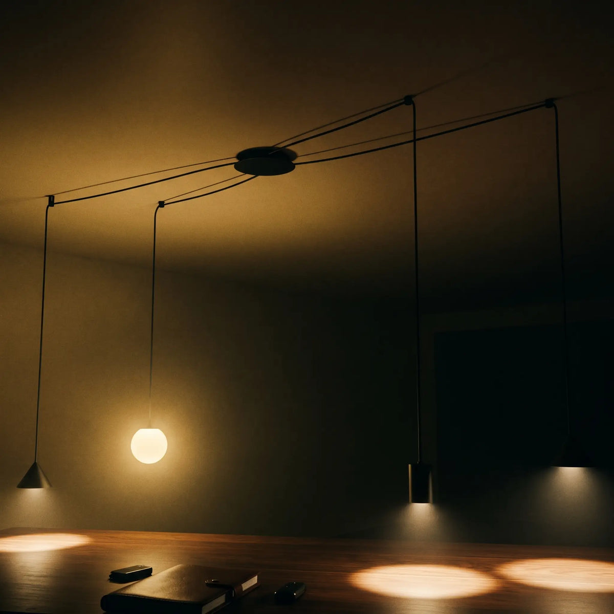 Suspension PIVOT – Suspension Atelier ambiance nocturne