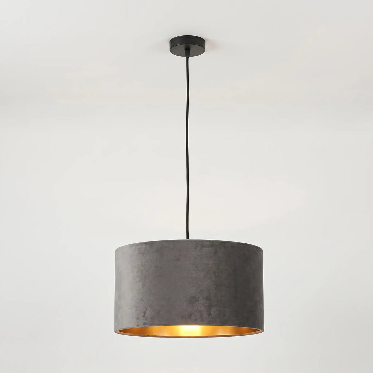 lustre design velour gris intérieur doré studio fond blanc