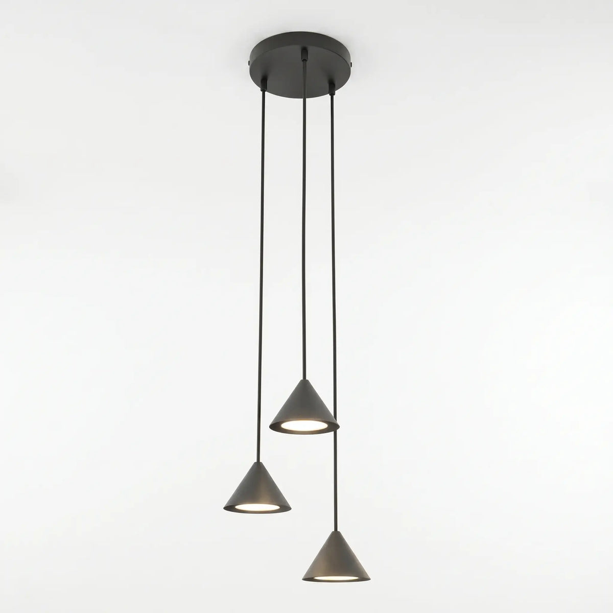 Suspension TRÈFLE – Suspension studio fond blanc