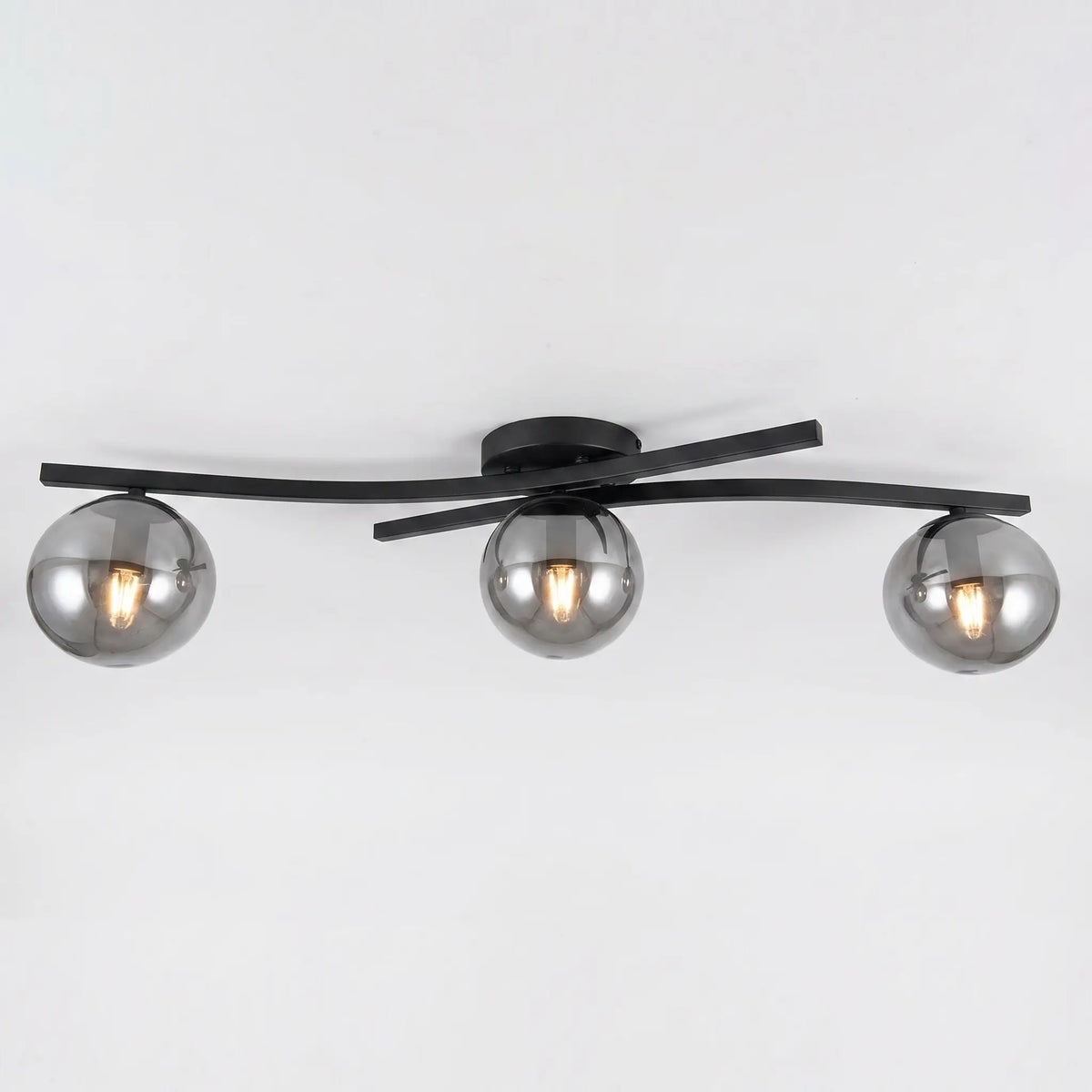 Suspension TRIADE – Luminaire acier fond studio blanc