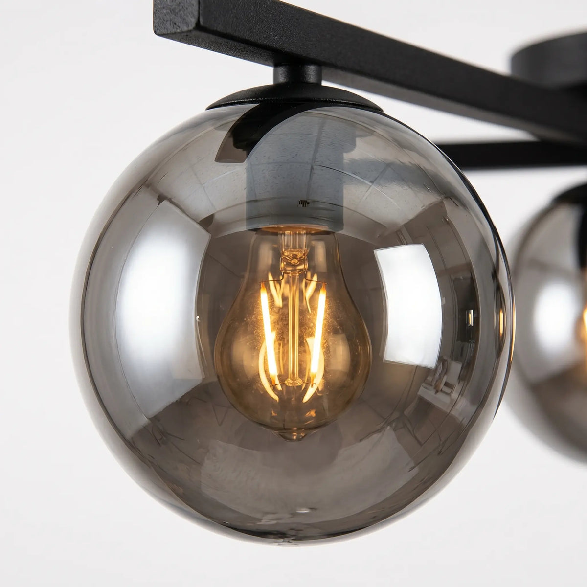 Suspension TRIADE – Luminaire acier vue macro
