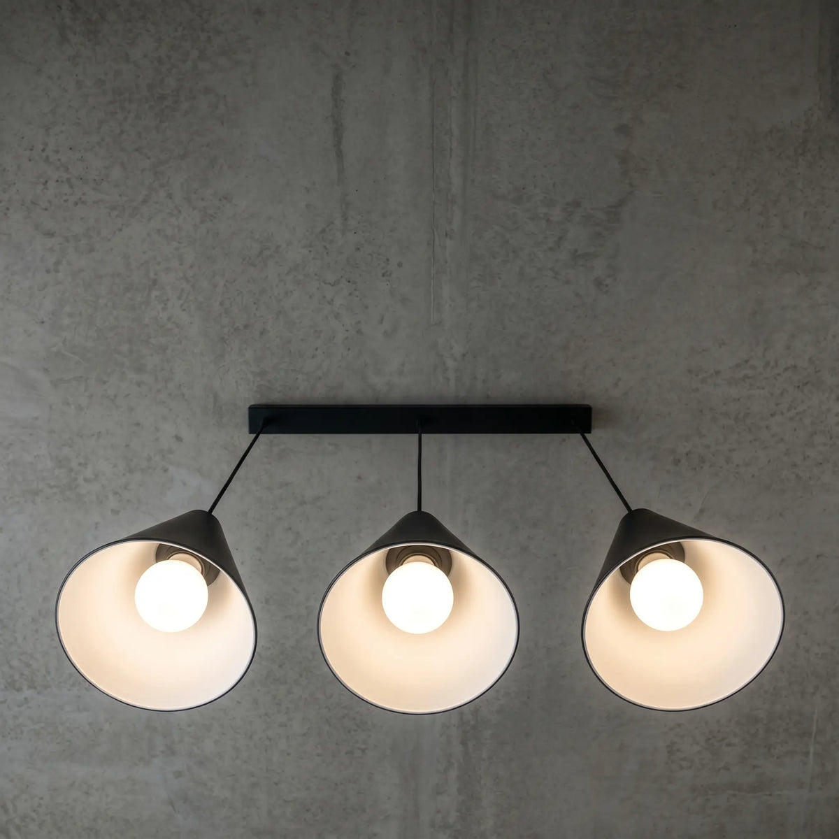 lustre industriel triple cônes vue dessous design